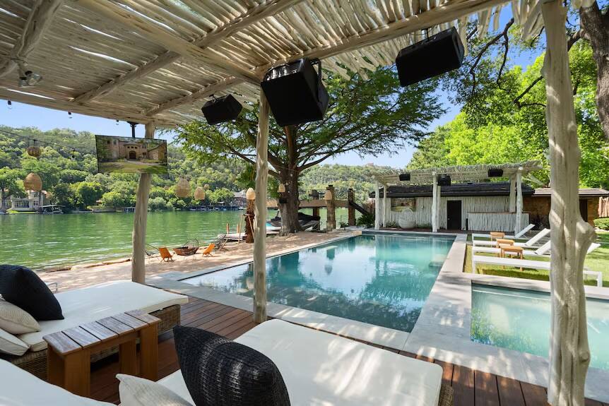 Cross Lake Hideaway Austin vacation rental photo 3