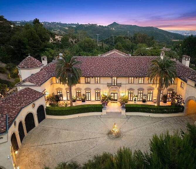 Gagganeau Chateau Los Angeles vacation rental photo 5