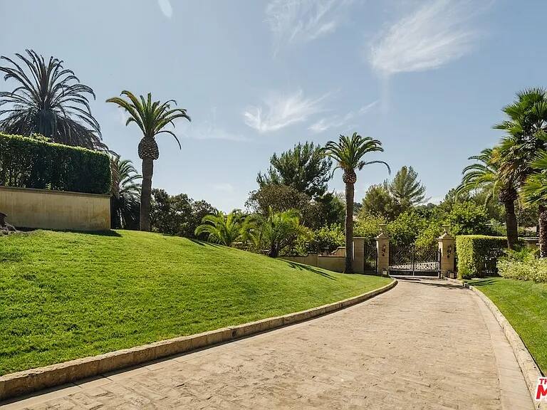 Gagganeau Chateau Los Angeles vacation rental photo 11