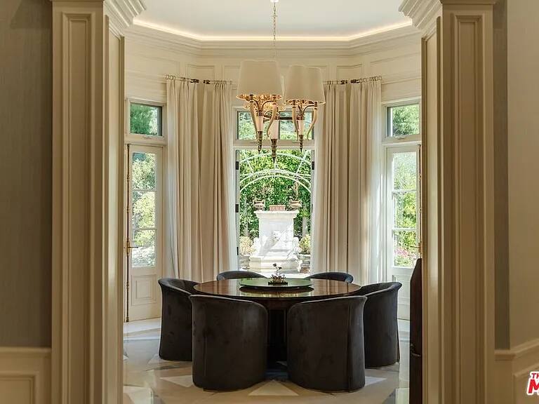Gagganeau Chateau Los Angeles vacation rental photo 28