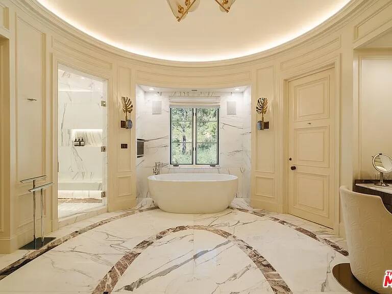 Gagganeau Chateau Los Angeles vacation rental photo 33