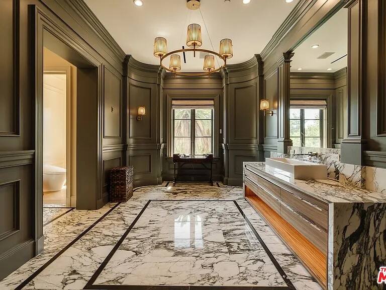 Gagganeau Chateau Los Angeles vacation rental photo 36