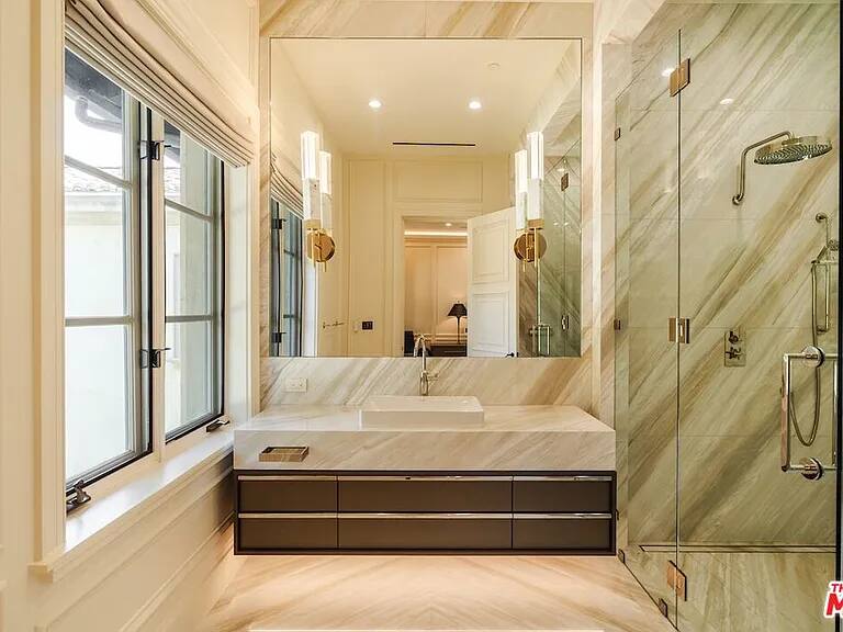 Gagganeau Chateau Los Angeles vacation rental photo 38