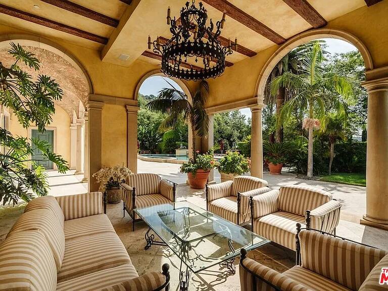 Gagganeau Chateau Los Angeles vacation rental photo 43
