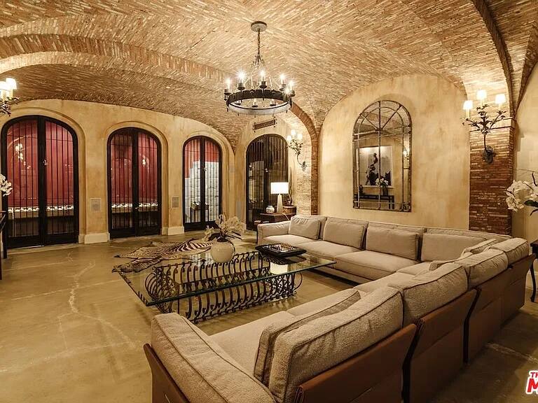 Gagganeau Chateau Los Angeles vacation rental photo 53