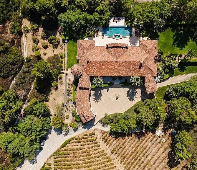 Gagganeau Chateau Los Angeles vacation rental photo 55