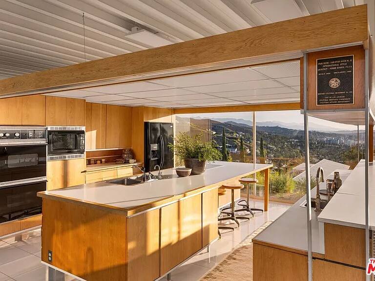 Koenig Los Angeles vacation rental photo 12