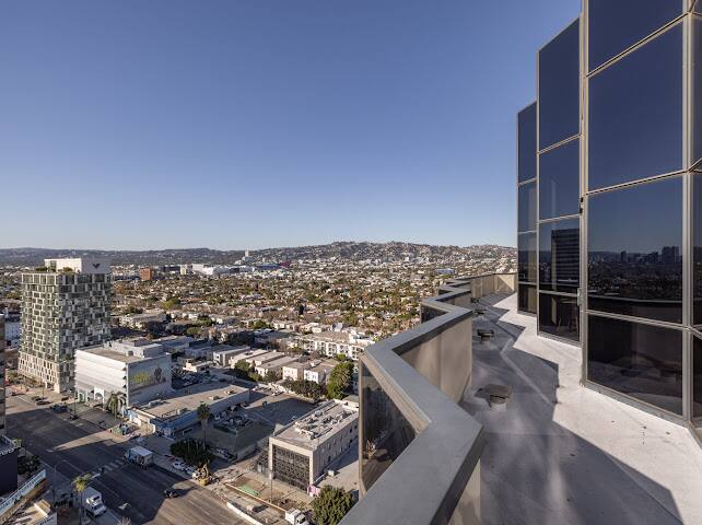 Neptune Noir Penthouse Los Angeles vacation rental photo 33