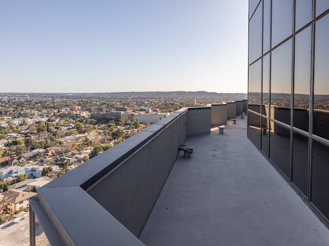 Neptune Noir Penthouse Los Angeles vacation rental photo 38