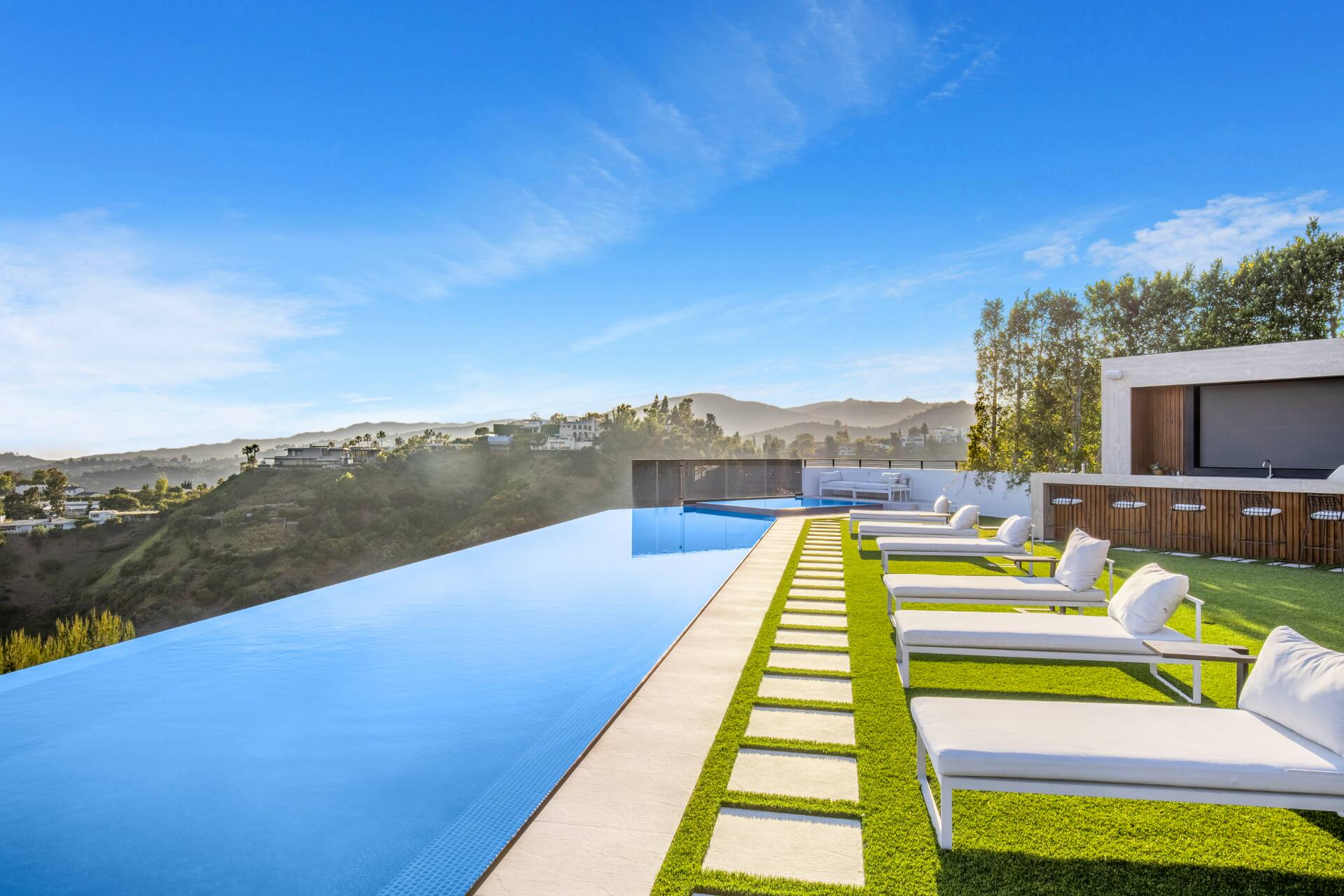Paradise Sunset luxury vacation rental in Los Angeles