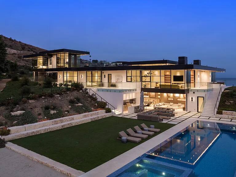 Carbon Haus luxury vacation rental in Malibu