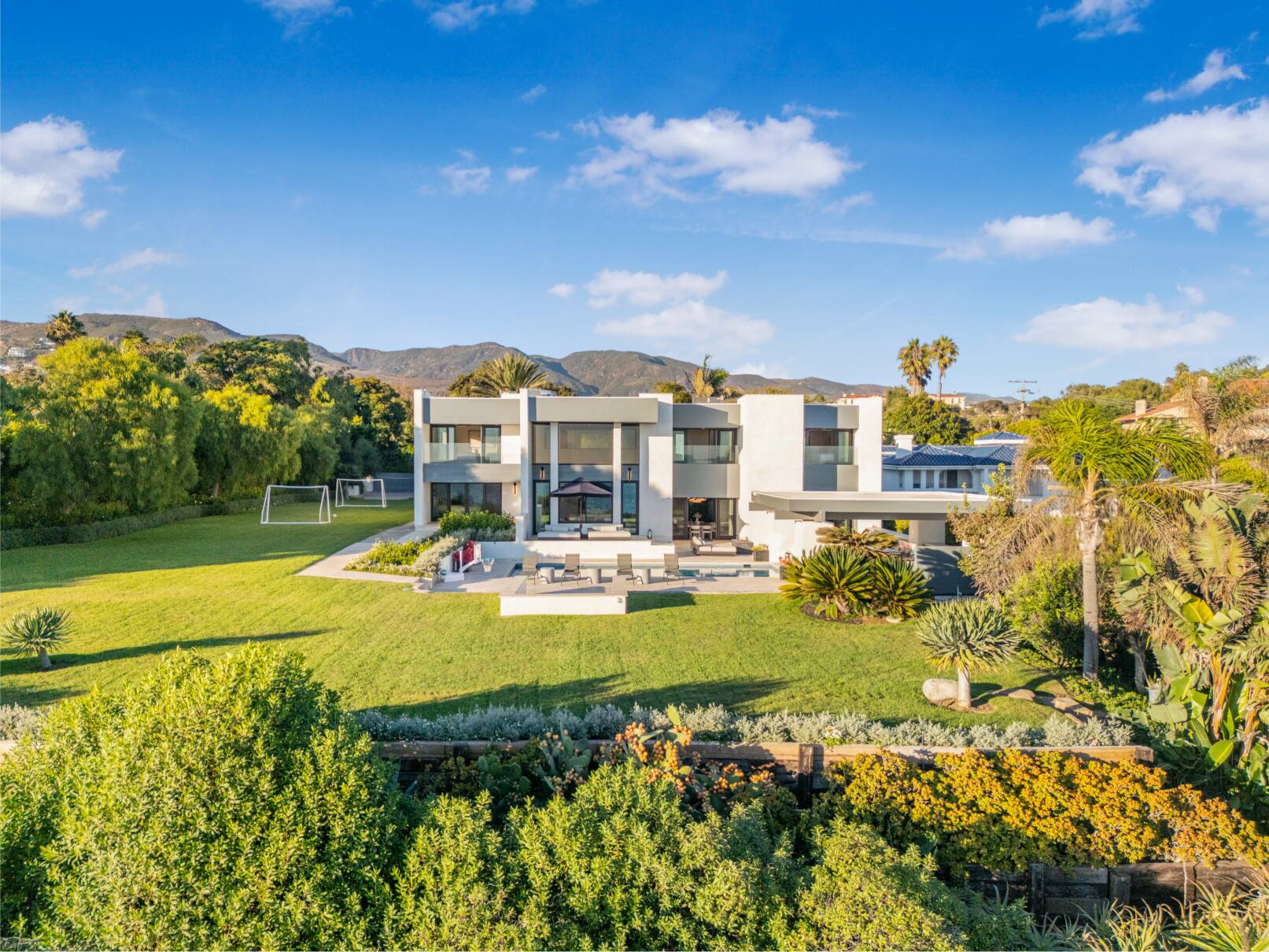 Incubus luxury vacation rental in Malibu