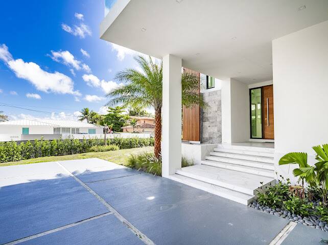 Beachfront Oasis Miami vacation rental photo 3