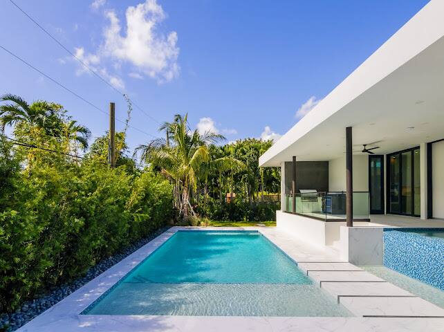 Beachfront Oasis Miami vacation rental photo 54