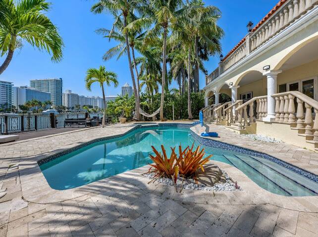 Rini Beach luxury vacation rental in Miami