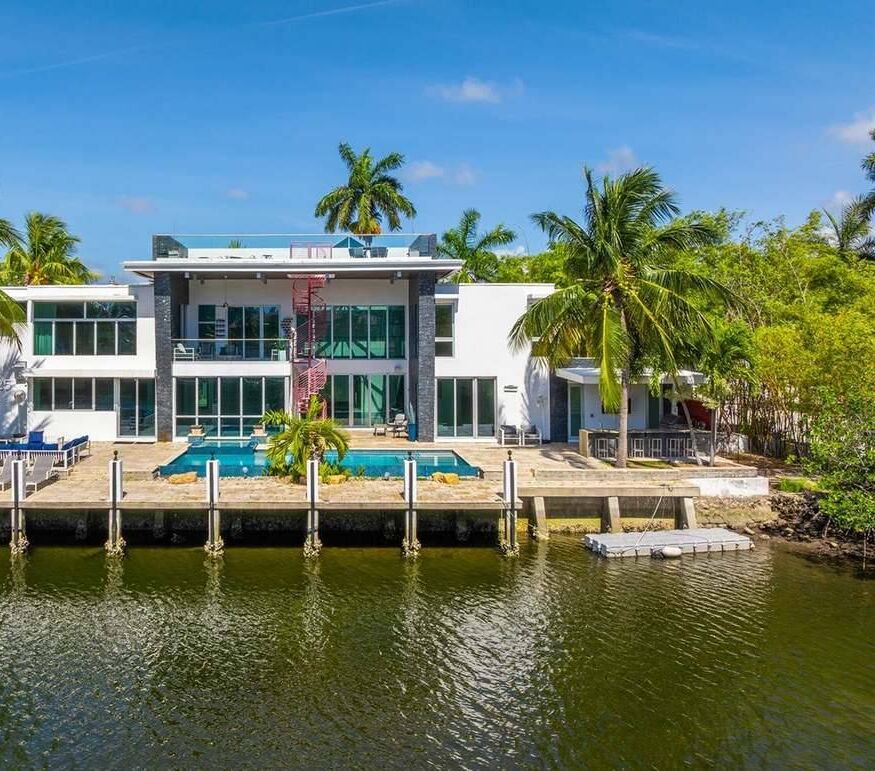 Royal luxury vacation rental in Miami