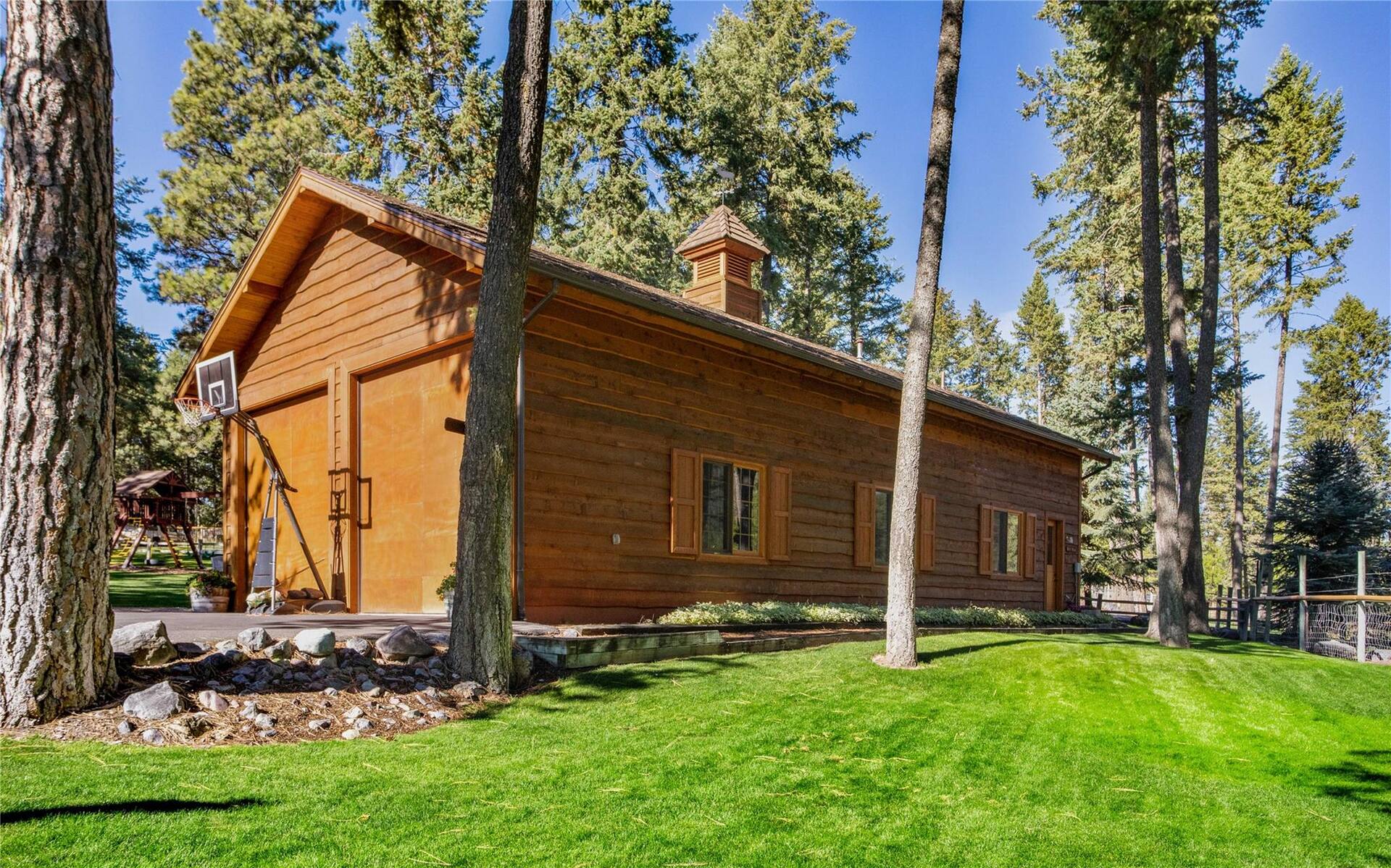 Elk Lake Lodge Montana vacation rental photo 21