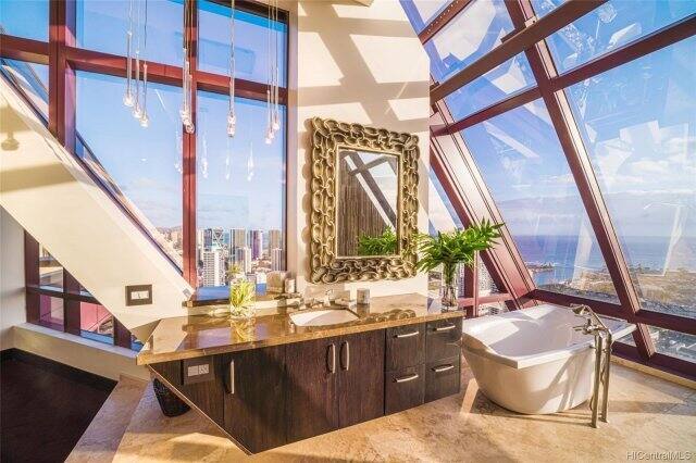 Imperial Hawaii Penthouse Oahu vacation rental photo 10